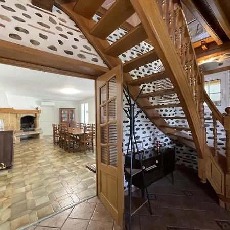 別荘 Samatha Lasclaveries