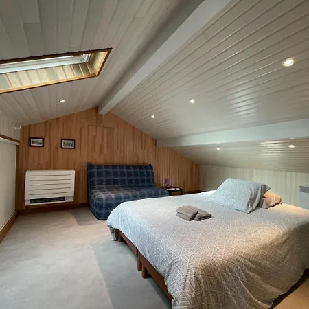 別荘 Samatha Lasclaveries